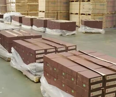 Высокая чистота 98% MgO Магнезит Рефракторные кирпичи Мертвые сгоревшие Магнезий кирпичи для цементных печей